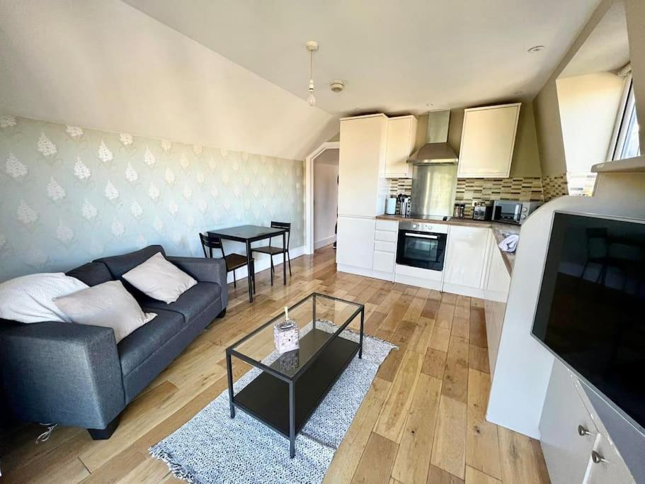 Lovely Two Bed Flat London Eksteriør billede