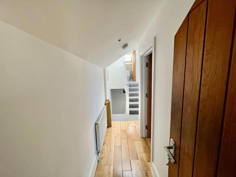 Lovely Two Bed Flat London Eksteriør billede